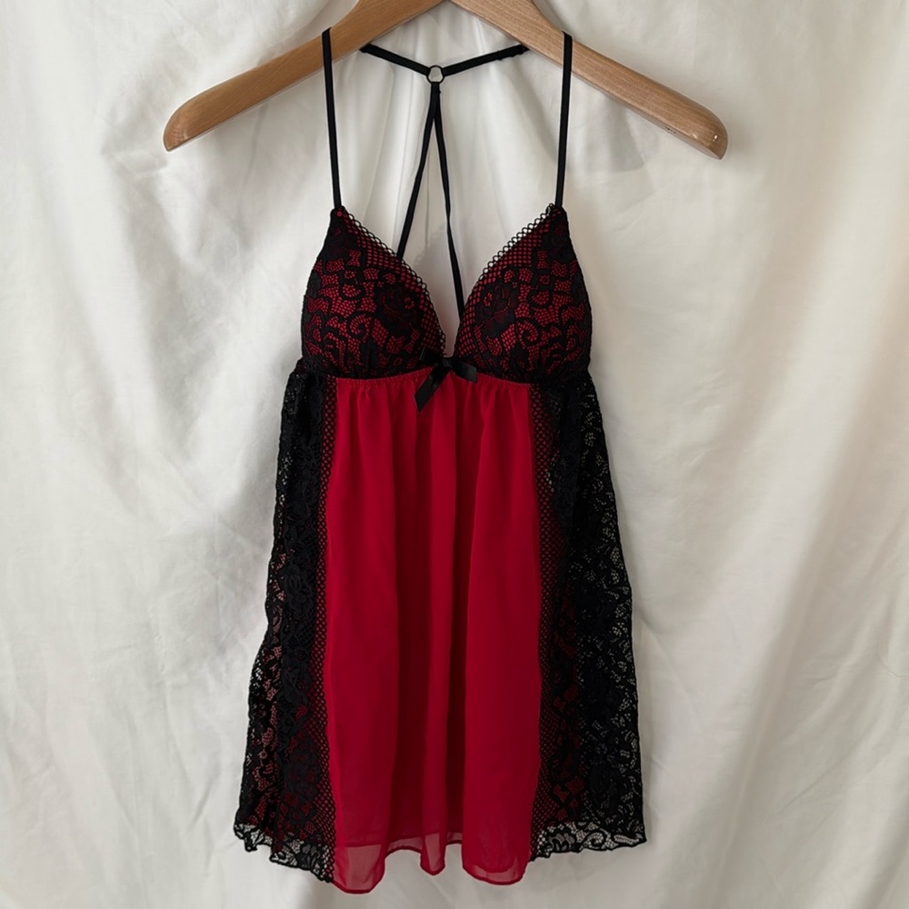 Linea Donatella Lace babydoll chemise nightgown. Poly blend. Red/black. S.